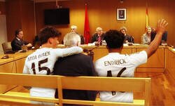 Enlace a Ancelotti en el banquillo del juzgado bien acompañado