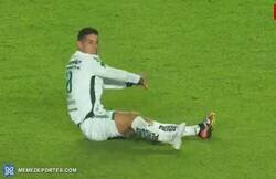 Enlace a Berrinche de James en México con el árbitro por no pitarle una falta