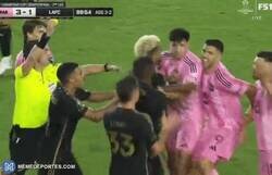 Enlace a WTF? Suárez casi muerde a Jordi Alba en mitad de una tangana