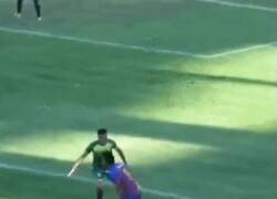 Enlace a Este hombre acaba de ser regateado por una bolsa