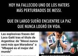 Enlace a Hoy recordamos la memoria de un hombre cuyo máximo logro fue hacer del odio su bandera