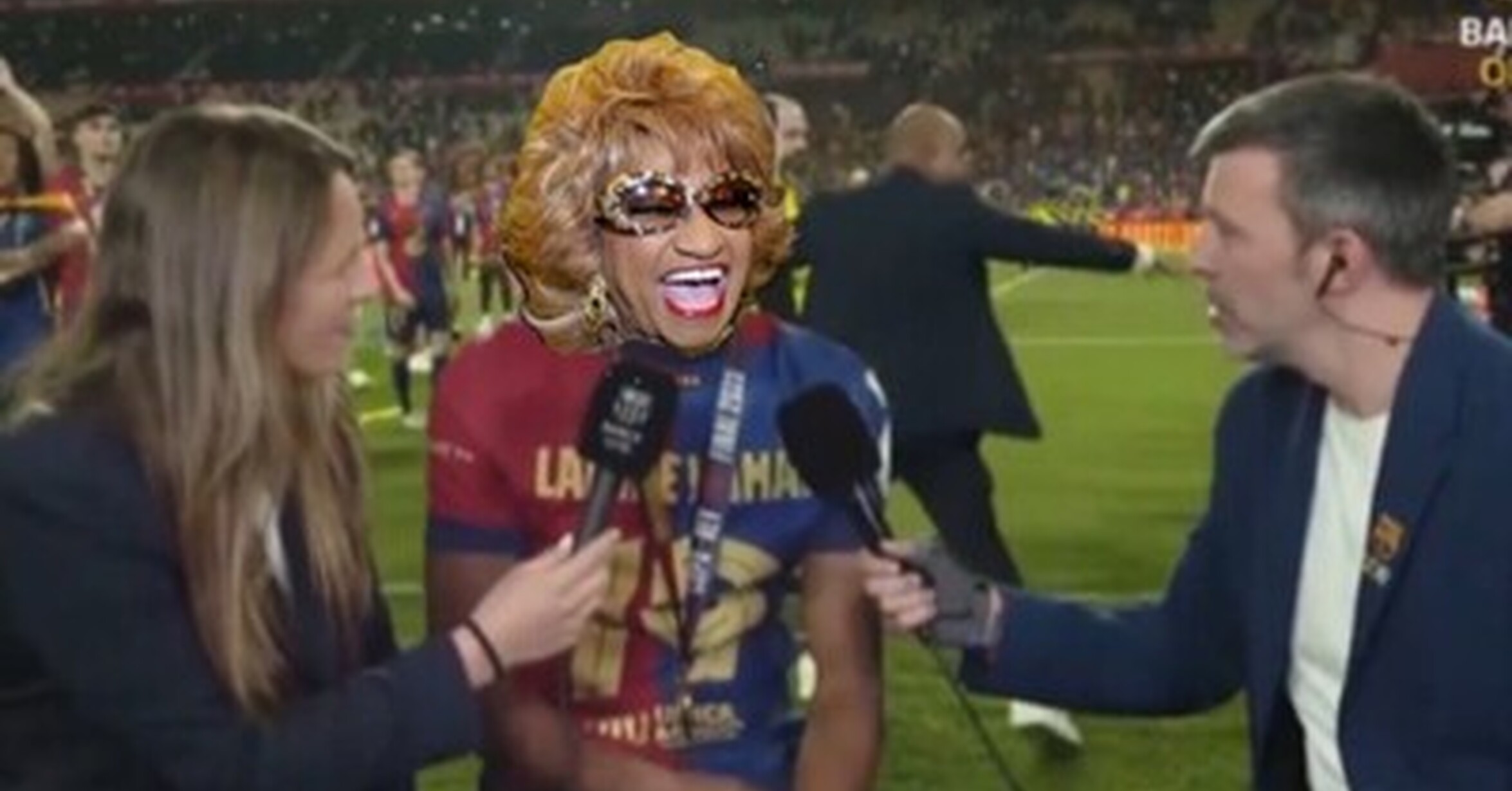 Le queda bien el nuevo look a Lamine