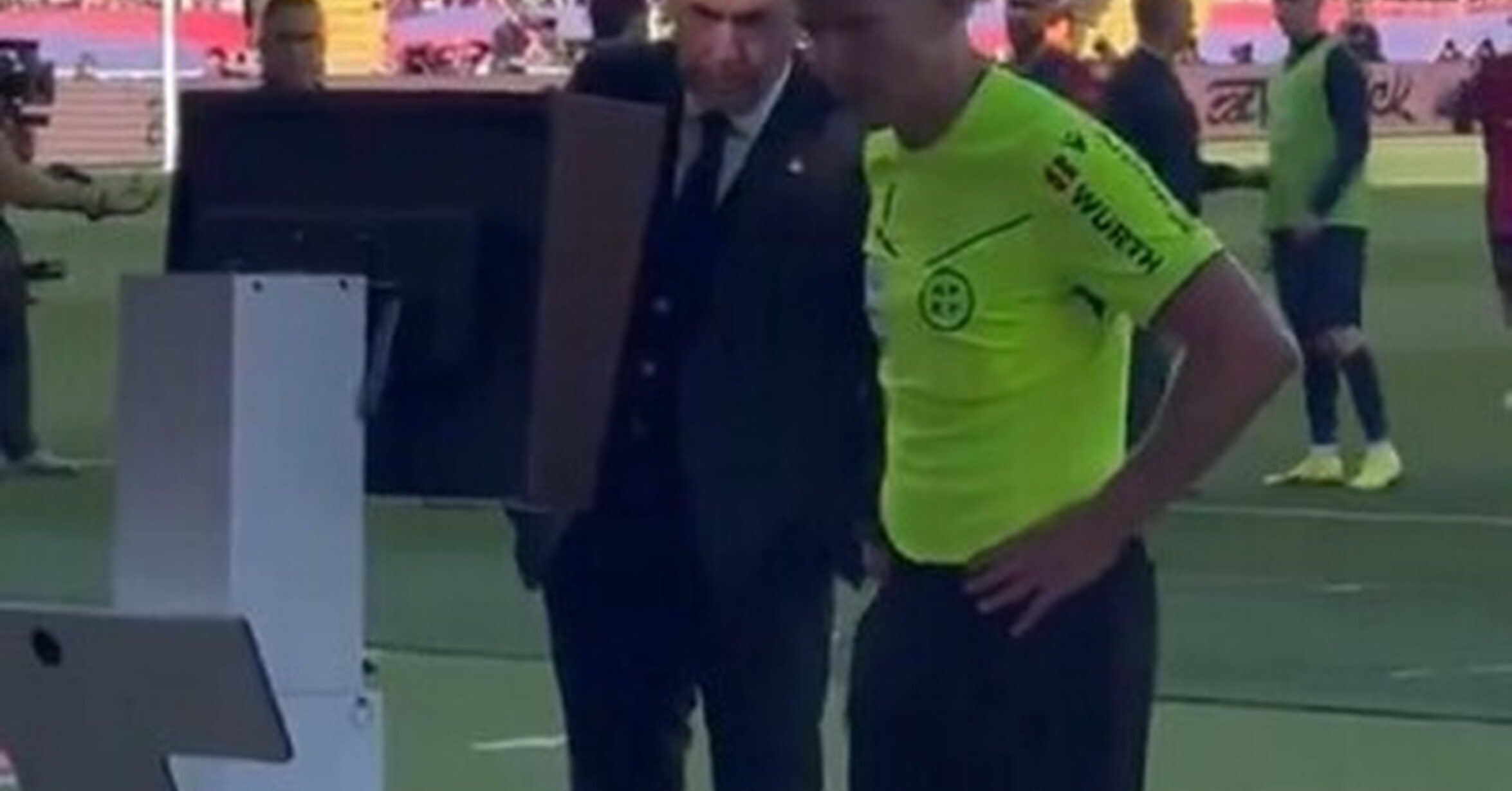 Hay que pararse a mirarlos