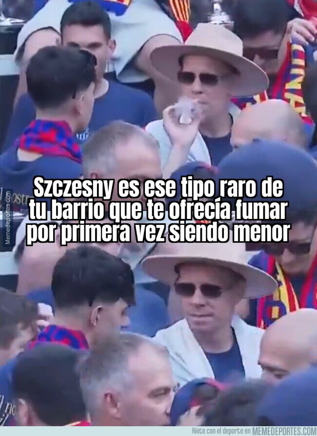 1222138 - Szczesny ofrece fumar a Marc Bernal