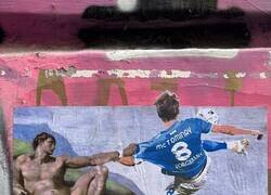 Enlace a Nace un nuevo héroe en Nápoles