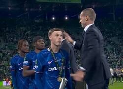 Enlace a Mira donde se guardó Palmer el premio a mejor del partido...