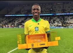 Enlace a Muy fan del premio MVP que dan en Brasil, un supositorio.