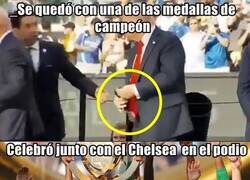 Enlace a Creí que Salt Bae era el roba-créditos más descarado que conocía