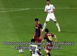 Enlace a Lo dejó sólo para rematar a placer