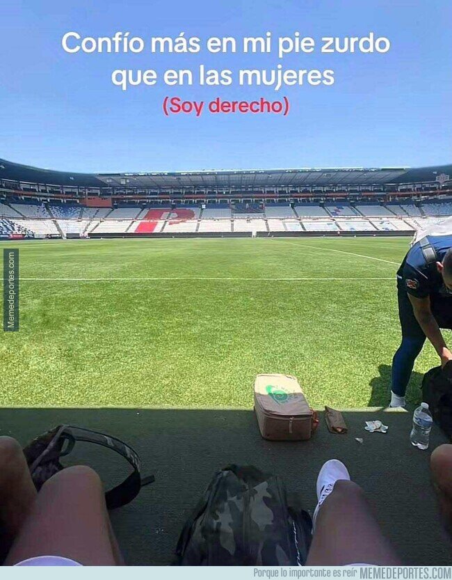 1227854 - La zurda apenas pa' no caerme