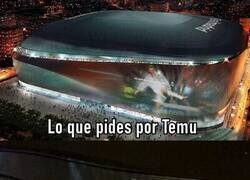 Enlace a No me digan que han puesto un video beam frente la fachada del estadio...