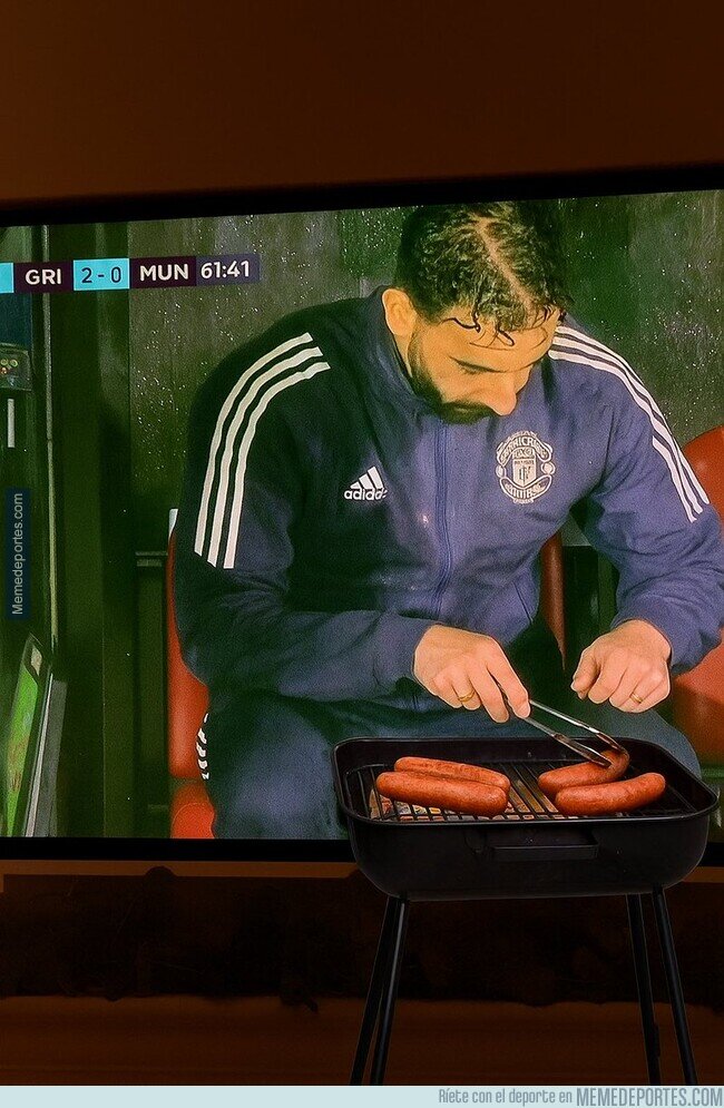 1228640 - Mientras tanto el entrenador del United...