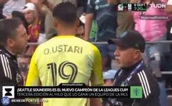 Enlace a Luis Suárez escupe a miembro del staff de Seattle. Puede que sea el final de su carrera.