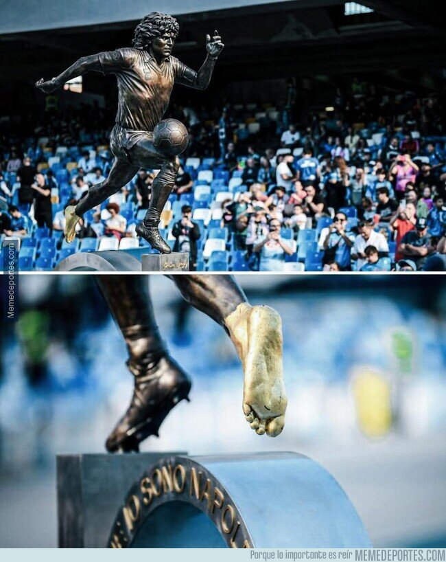 1229639 - El mejor detalle en la estatua de Maradona fue poner su pie izquierdo en dorado