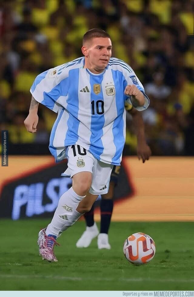 1229747 - Mastantuono con la 10 de Messi