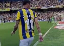 Enlace a La mujer de Di María se calienta con los que le acusan de mal-ubicar la pelota en su gol olímpico