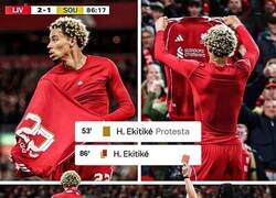 Enlace a Celebró quitándose la camiseta teniendo amarilla. Mira, yo no puedo más...