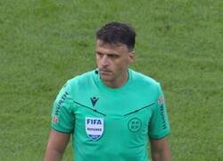 Enlace a El Barça vuelve a sobrevivir a Gil Manzano