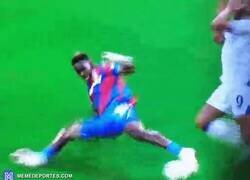 Enlace a Imagina lesionarte de verdad... mientras finges una lesión.