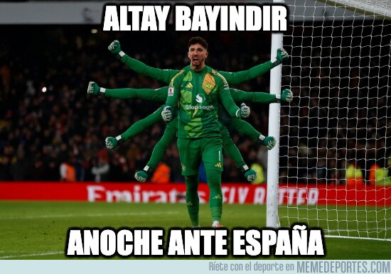 1232893 - Altay Bayındır se lo paraba todo ante España