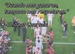 Enlace a Hay que abrir el melón de lo cínico que es Courtois con un micrófono al frente.