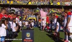 Enlace a Rosario Central es recibido con un pasillo de espaldas tras ser declarado campeón del torneo