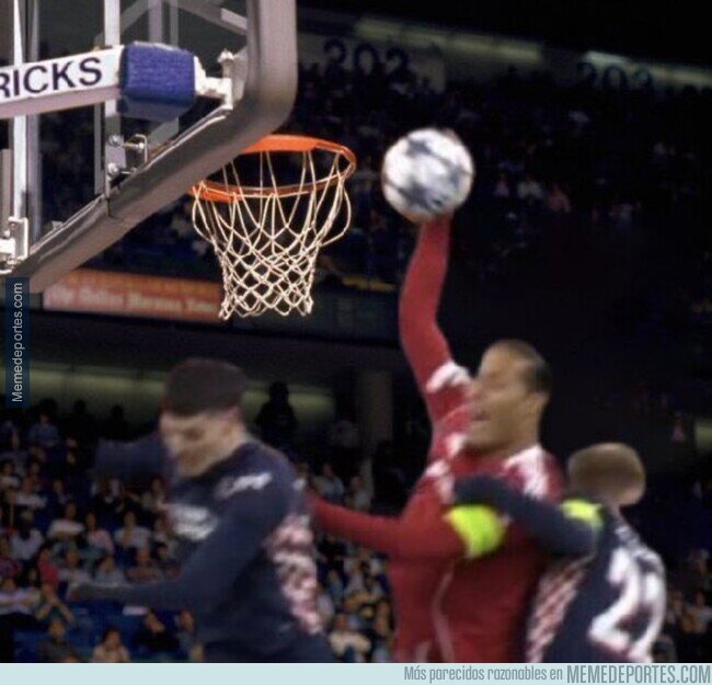 1233214 - ¿Qué hace Van Dijk dentro de su área?