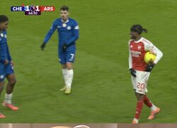 Enlace a Los hombres siempre con la mano en el mismo sitio