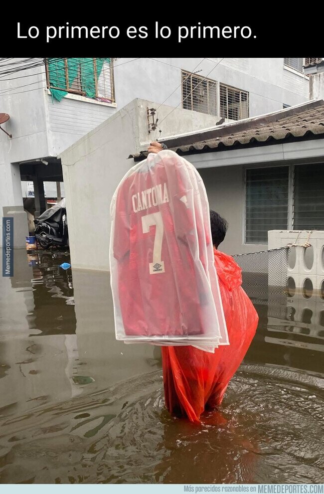 1233525 - Que alguien ponga a salvo las camisetas de fútbol