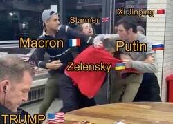 Enlace a Trump haciendo real el meme de 