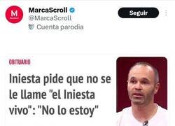 Enlace a Iniesta sale al paso