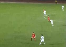 Enlace a Esto en la actual liga brasileña es expulsión, sin exagerar.