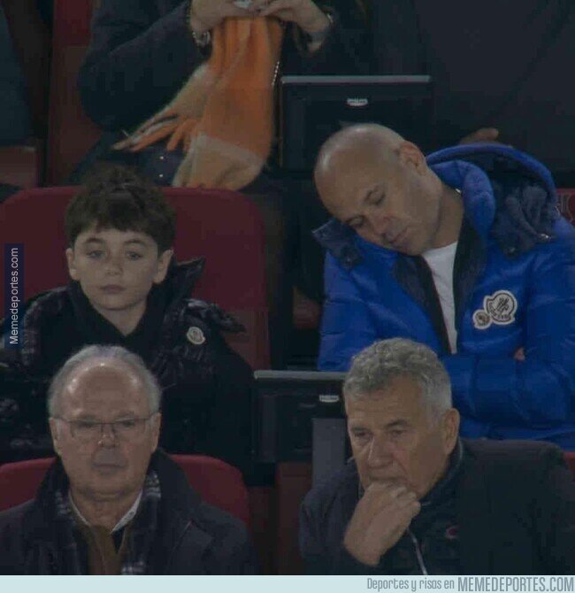 1233847 - Iniesta viendo en lo que se convirtió su Barcelona del tiki taka