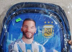Enlace a La cara que se me quedó al ver que me regalaron esta mochila de Messi