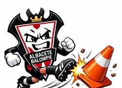 Enlace a En mitad del camino va y te la mete