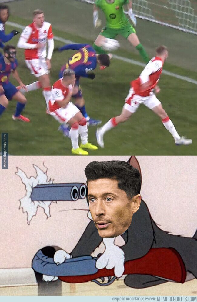 1235282 - El primer gol en propia de la carrera de Lewandowski