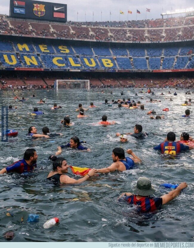 1235498 - Se cuela un poco de agua en el Camp Nou