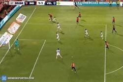 Enlace a En Argentina cobraron offside a un jugador que recibió su propio centro...