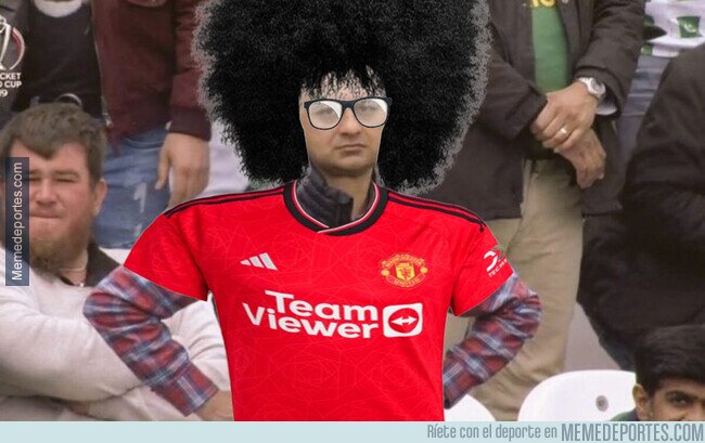 1236142 - The united strand viendo cómo estaba a una victoria de cortarse el cabello