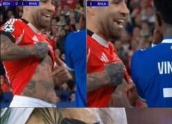 Enlace a El tatuaje que debería haberle enseñado Otamendi a Vinicius