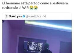 Enlace a Qué es tu hijo, no una mano dentro del área...