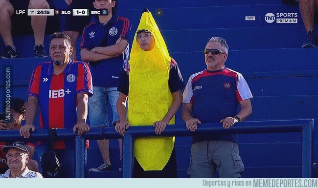 1236755 - Folklore en Argentina, en Europa lo vetan de los estadios por cinco años.