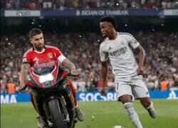 Enlace a Lo que necesitaba Otamendi para alcanzar a Vinicius