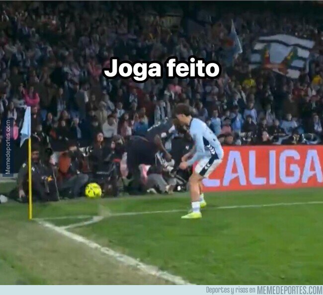 1237244 - Cada vez que Vinicius falla una lambretta se pincha un balón en Brasil