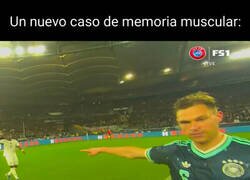 Enlace a Ese brazo no puede alzarse más