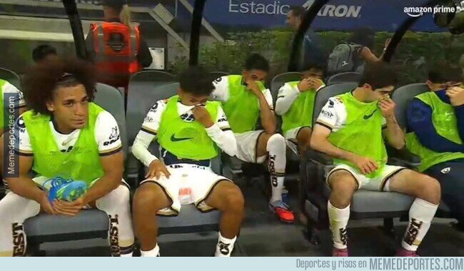 1238373 - El de rulos a la izquierda, claramente el principal sospechoso