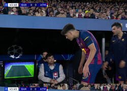 Enlace a Cubarsí mirando la pantalla del VAR