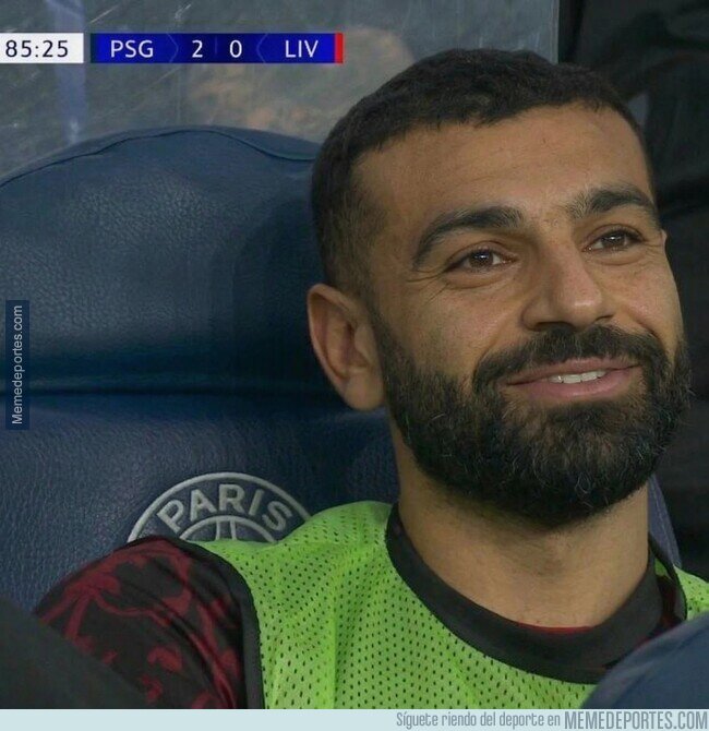 1238481 - El impulso masculino de sonreír cuando todo está mal