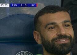 Enlace a El impulso masculino de sonreír cuando todo está mal