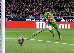 Enlace a Siguen estando muy lejos